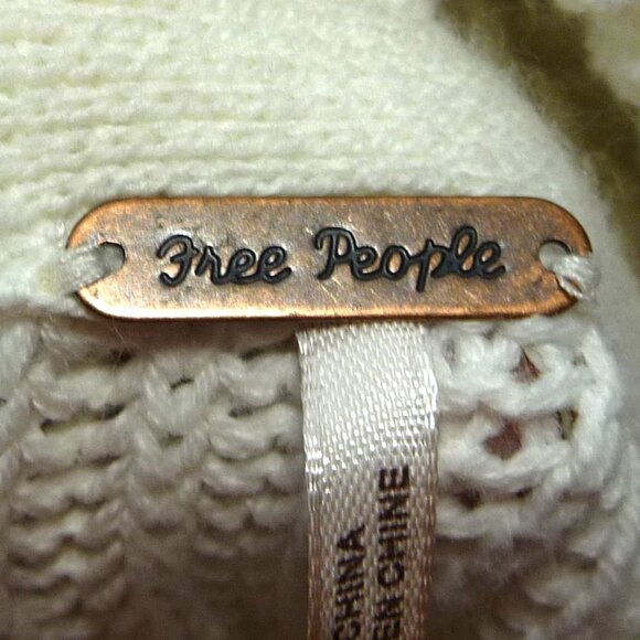 FREE PEOPLE LAYER CAKE SWEATER SMALL - Picture 9 of 10